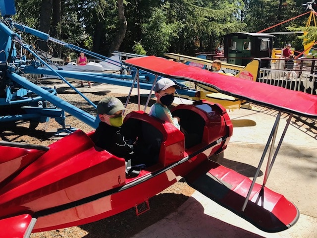 kids riding airplane amusement ride