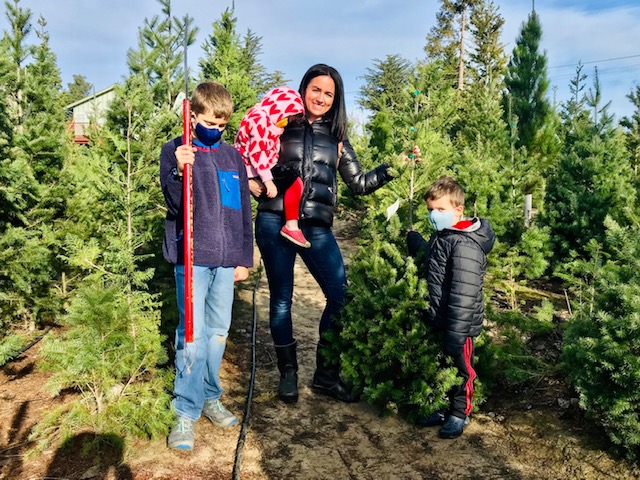 family with fresh Christmas tree